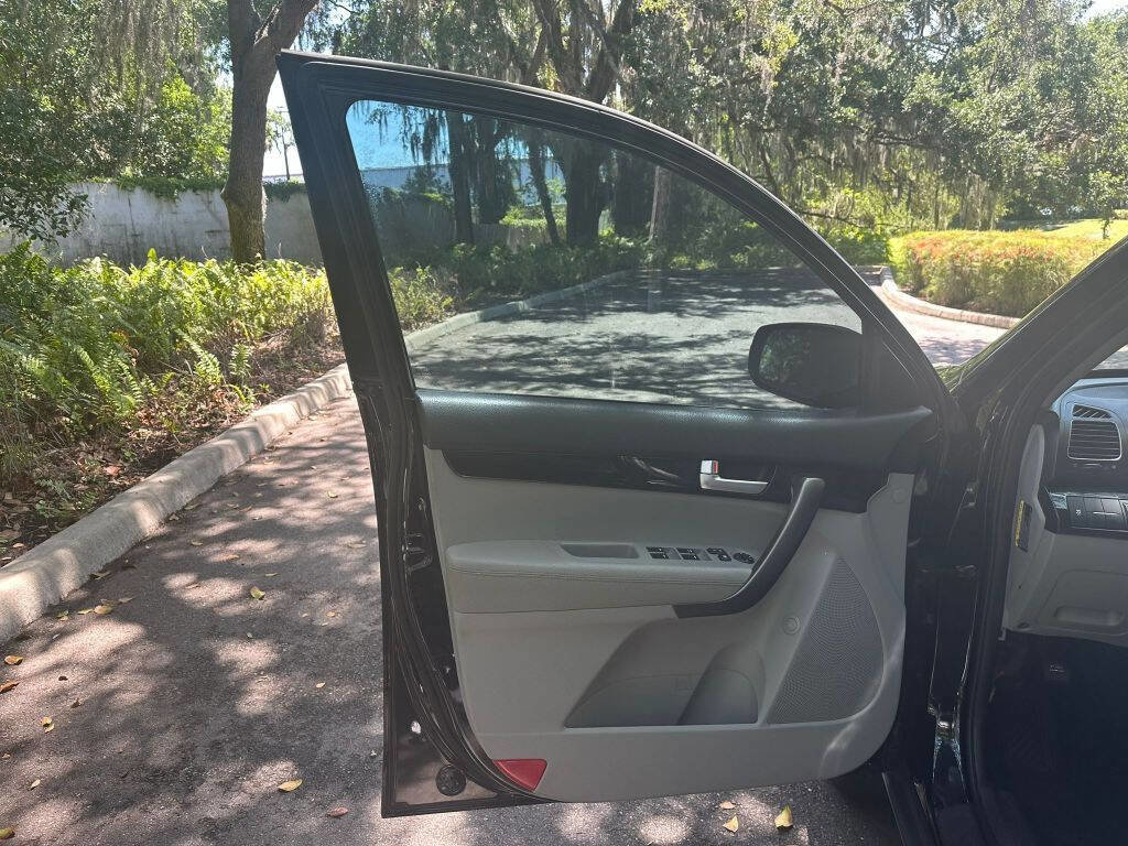 Used 2014 Kia Sorento LX image 16