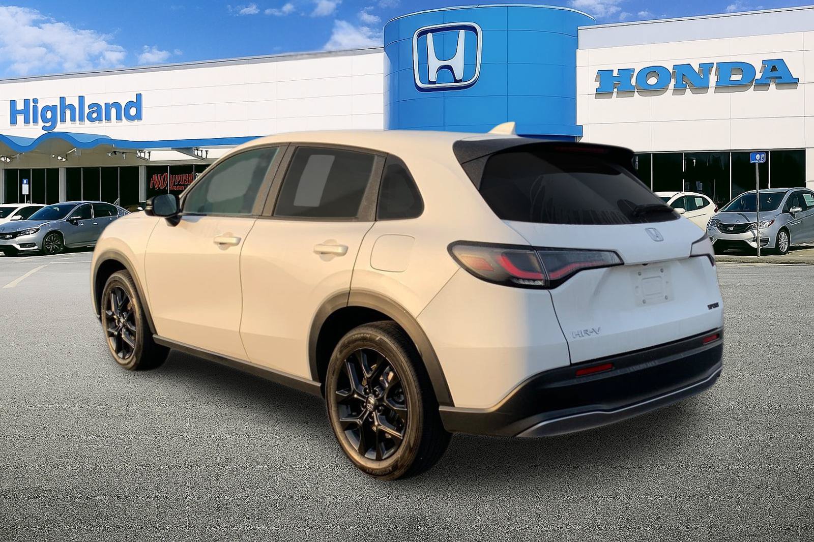 Used 2024 Honda HR-V Sport image 3