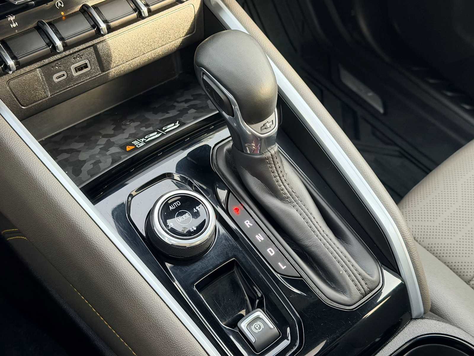 Used 2024 Chevrolet Colorado ZR2 w/ ZR2 Convenience Package III image 31