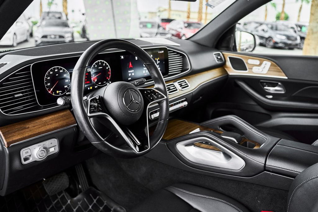 Used 2025 Mercedes-Benz GLE 350 4MATIC image 2