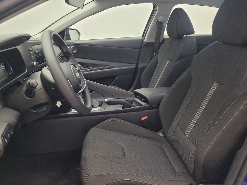 Used 2025 Hyundai Elantra SE FWD image 17