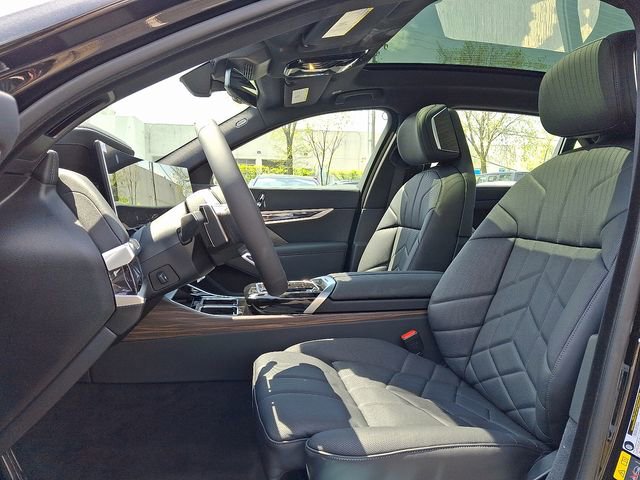 New 2026 BMW i7 xDrive60 w/ Executive Package AWD/4WD image 12
