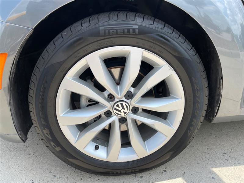 Used 2013 Volkswagen Beetle TDI FWD image 34