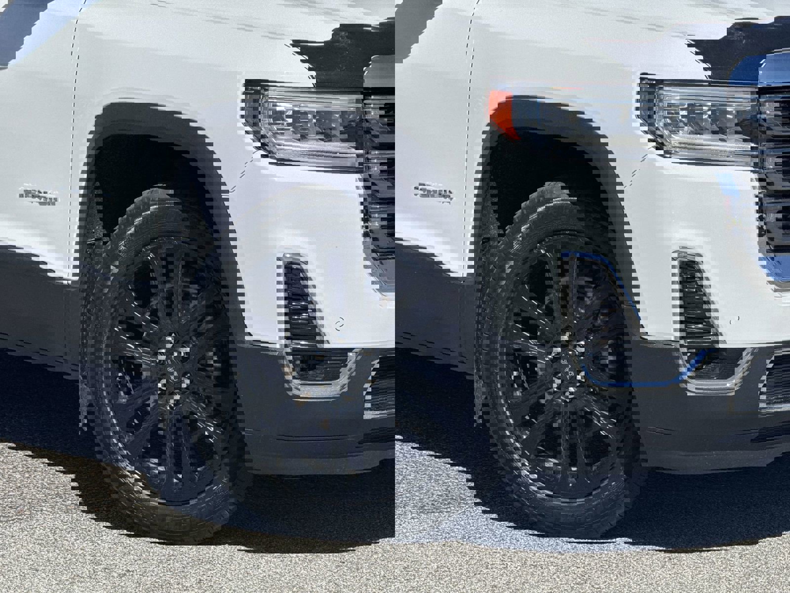 Used 2023 GMC Acadia SLT w/ Technology Package image 13