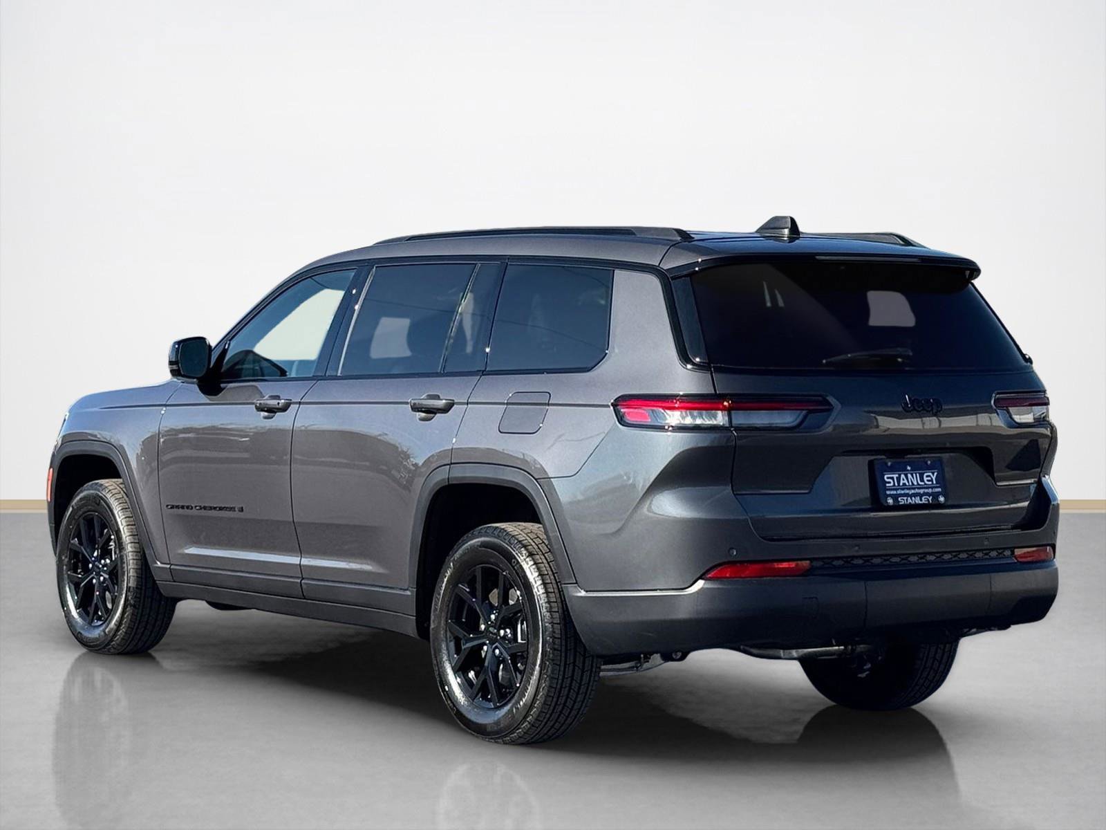 Used 2025 Jeep Grand Cherokee L Altitude image 5