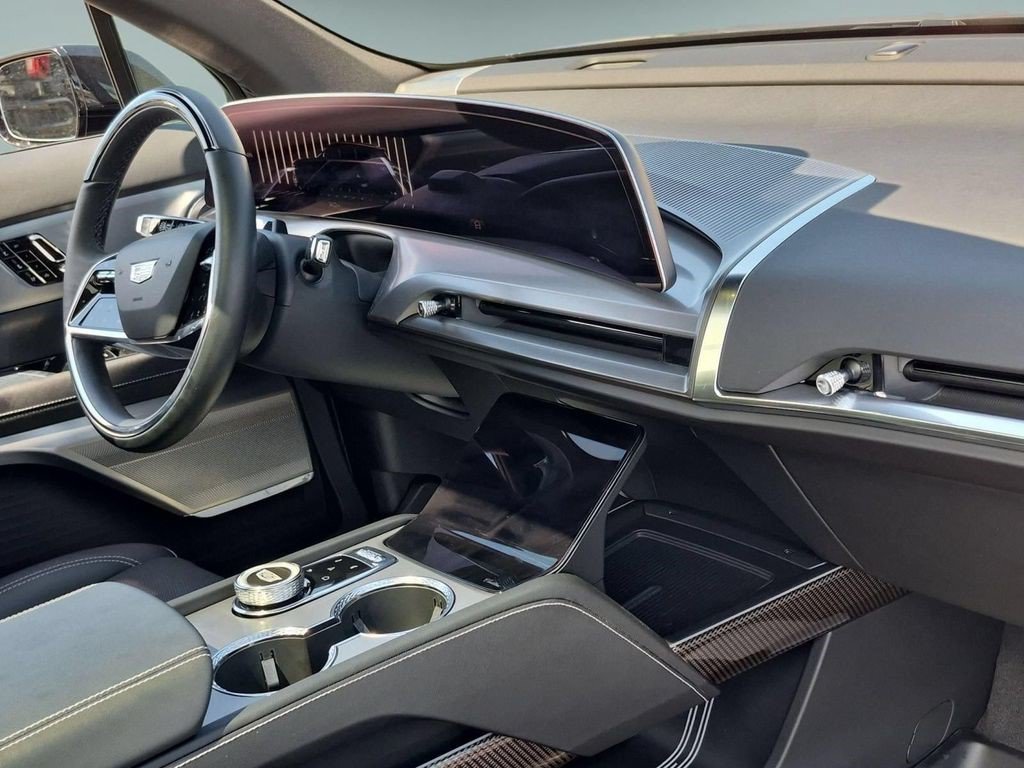 Certified 2026 Cadillac Vistiq Luxury w/ LPO, Floor Liner Package AWD/4WD image 29