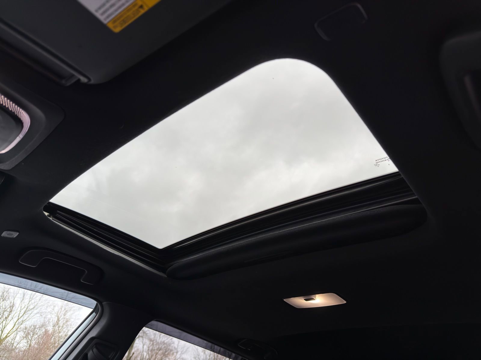 Used 2024 Toyota Corolla Cross SE image 24