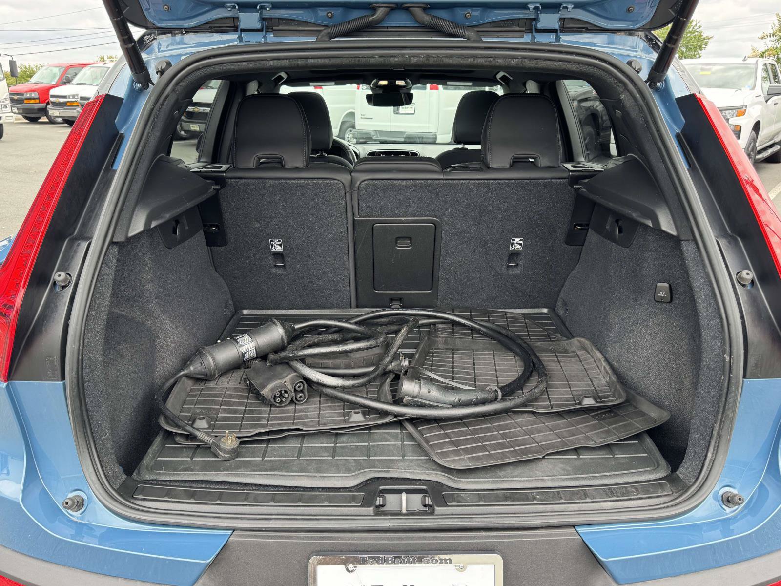 Used 2023 Volvo XC40 Recharge Plus w/ Protection Package Premier AWD/4WD image 26