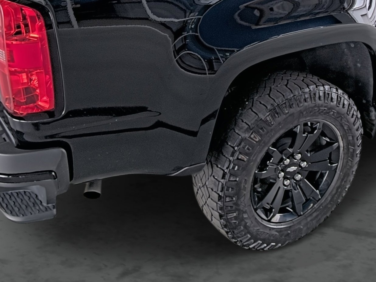 Used 2022 Chevrolet Colorado Z71 w/ Z71 Midnight Edition image 13