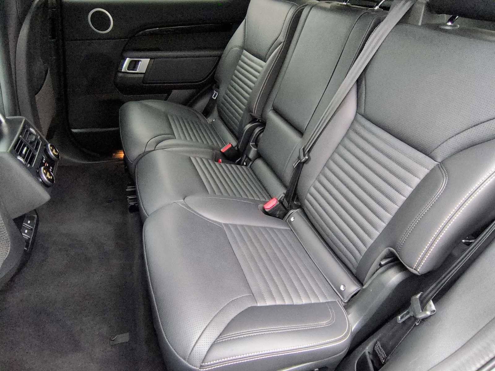 Used 2024 Land Rover Discovery S image 20