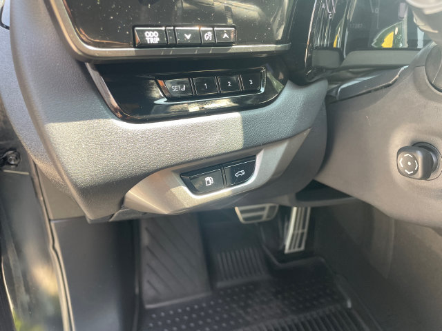 Used 2023 Lexus RX 350 F Sport w/ Accessory Package (Z1) AWD/4WD image 25