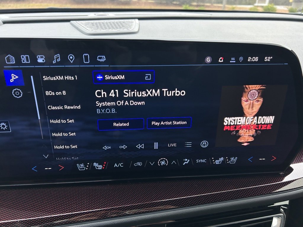 Used 2025 Chevrolet Traverse RS image 30