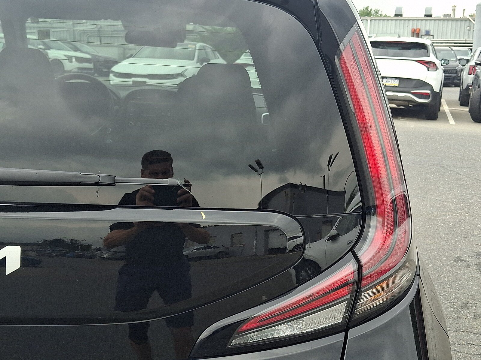 Used 2025 Kia Soul LX w/ LX Technology Package FWD image 30