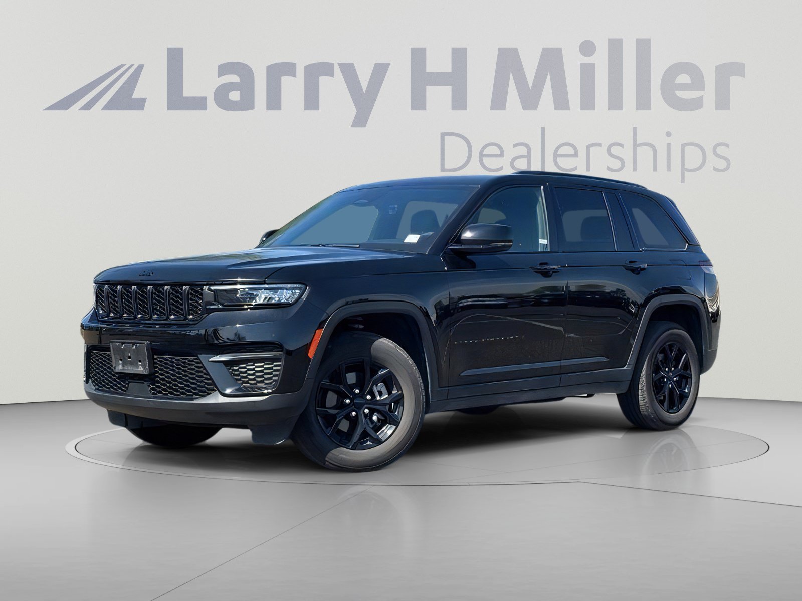 Used 2025 Jeep Grand Cherokee Altitude AWD/4WD image 1