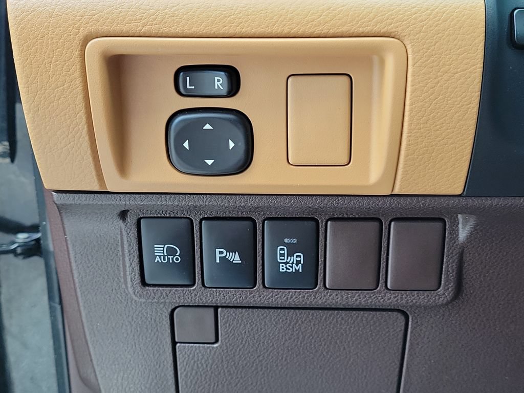 Used 2018 Lexus ES 350 w/ Luxury Package w/Wood Trim FWD image 39