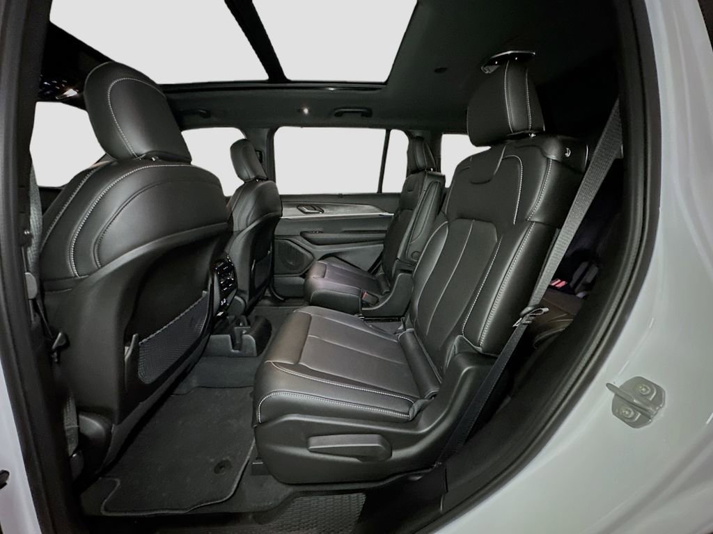 New 2025 Jeep Grand Cherokee L Limited w/ Luxury Tech Group II image 19