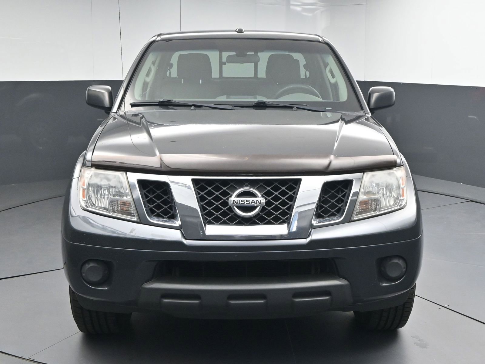 Used 2015 Nissan Frontier SV RWD image 2