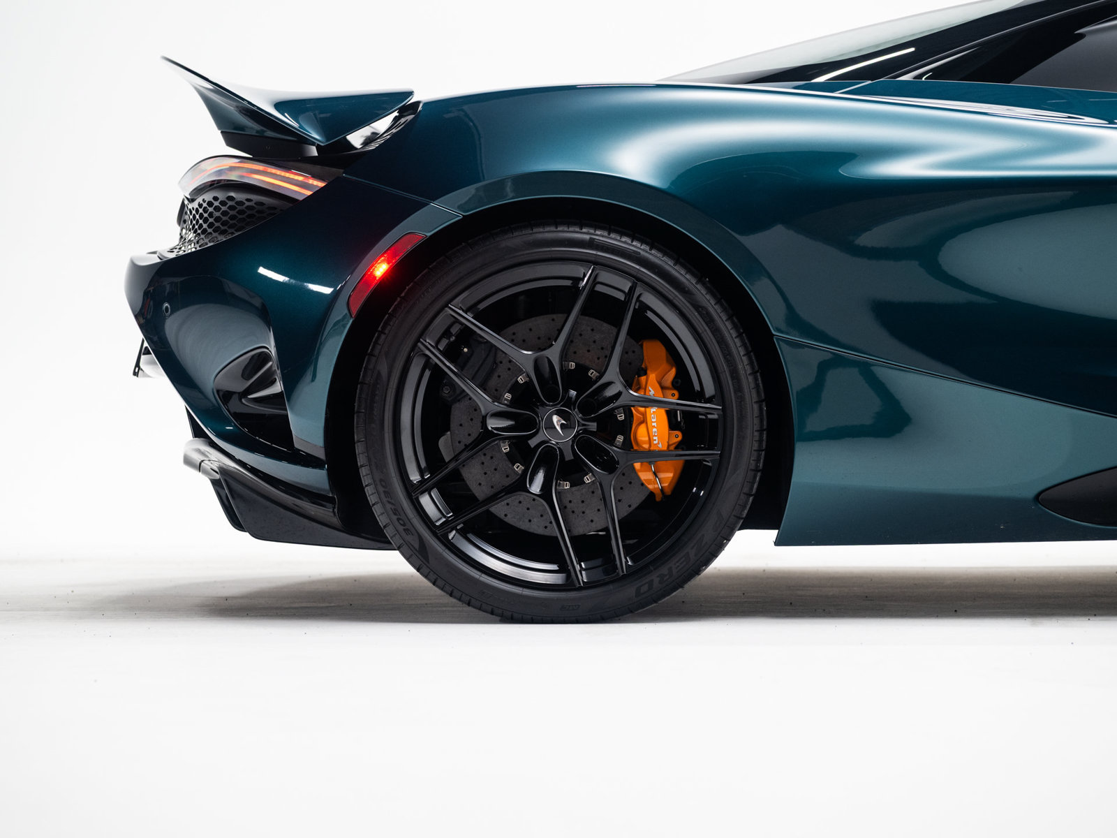 Used 2024 McLaren 750S Spider RWD image 12
