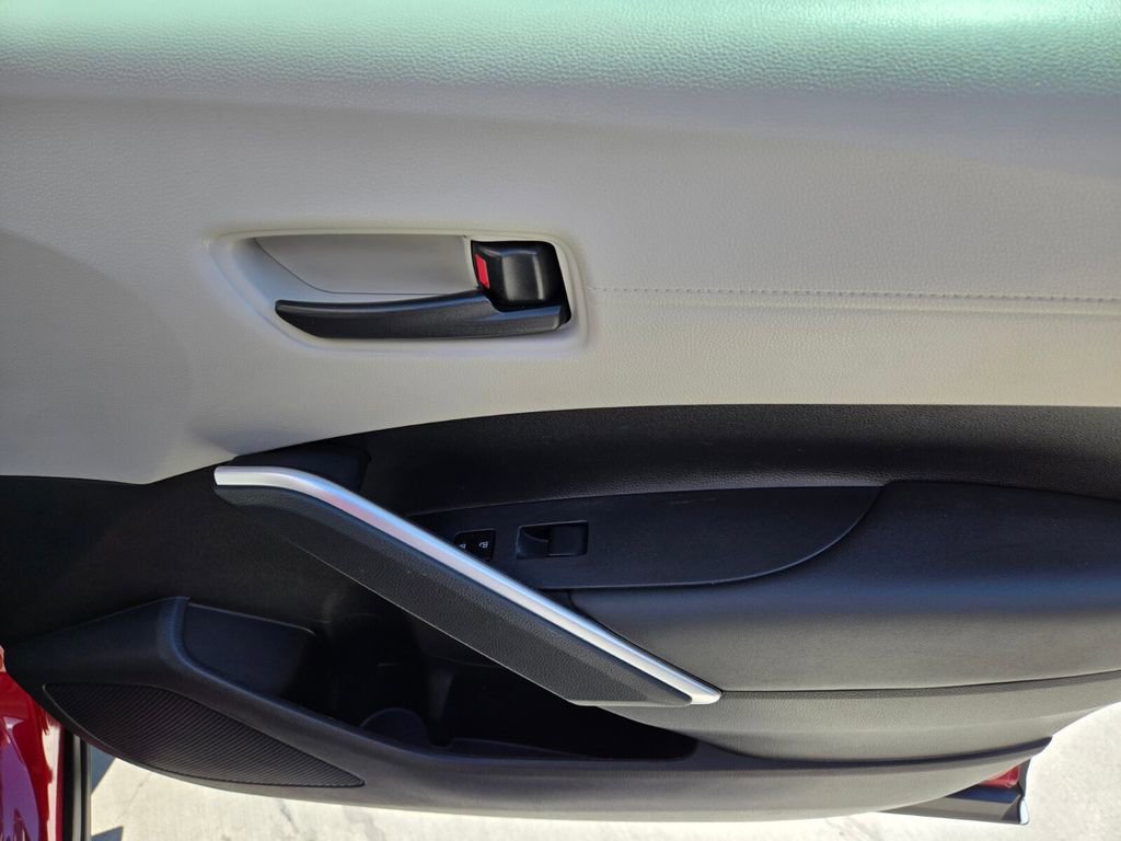 Used 2022 Toyota Corolla Cross LE image 21