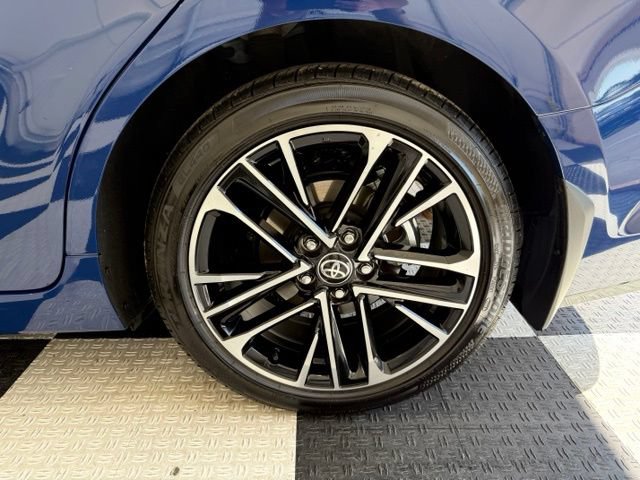 Used 2025 Toyota Camry XLE AWD/4WD image 11