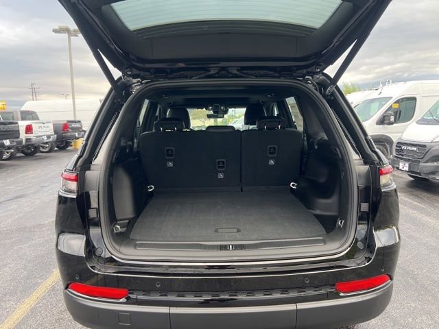 New 2025 Jeep Grand Cherokee Altitude w/ Trailer Tow Package image 5