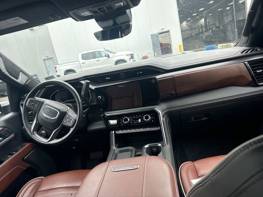 Used 2025 GMC Sierra 2500 Denali Ultimate w/ Max Trailering Package image 10