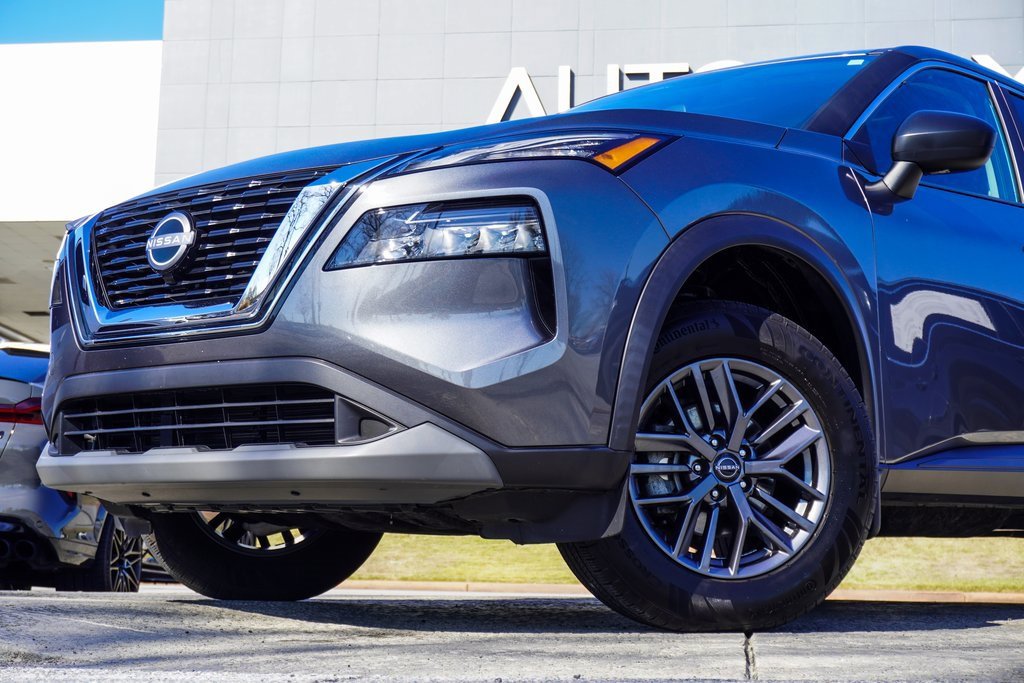 Used 2023 Nissan Rogue S image 2