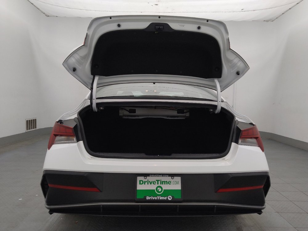 Used 2025 Hyundai Elantra SEL image 29