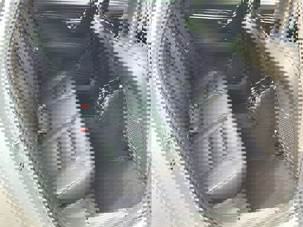 Used 2018 Volvo S90 T6 Momentum w/ Convenience Package image 14