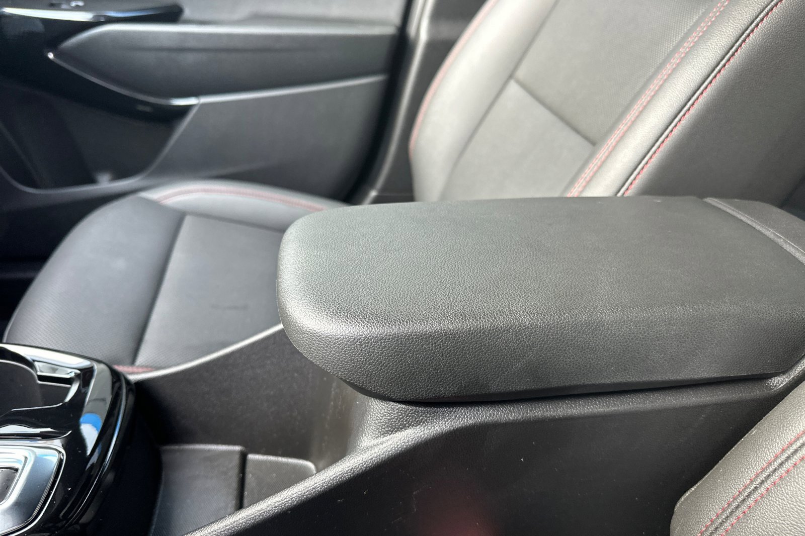 Used 2025 Chevrolet Trax RS w/ Driver Confidence Package image 32