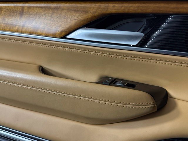 Used 2022 Jeep Grand Wagoneer Series III w/ Rear Seat Video Group 1 AWD/4WD image 85