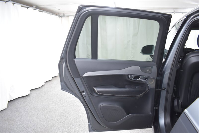 Used 2016 Volvo XC90 T6 R-Design w/ Protection Package Plus AWD/4WD image 28