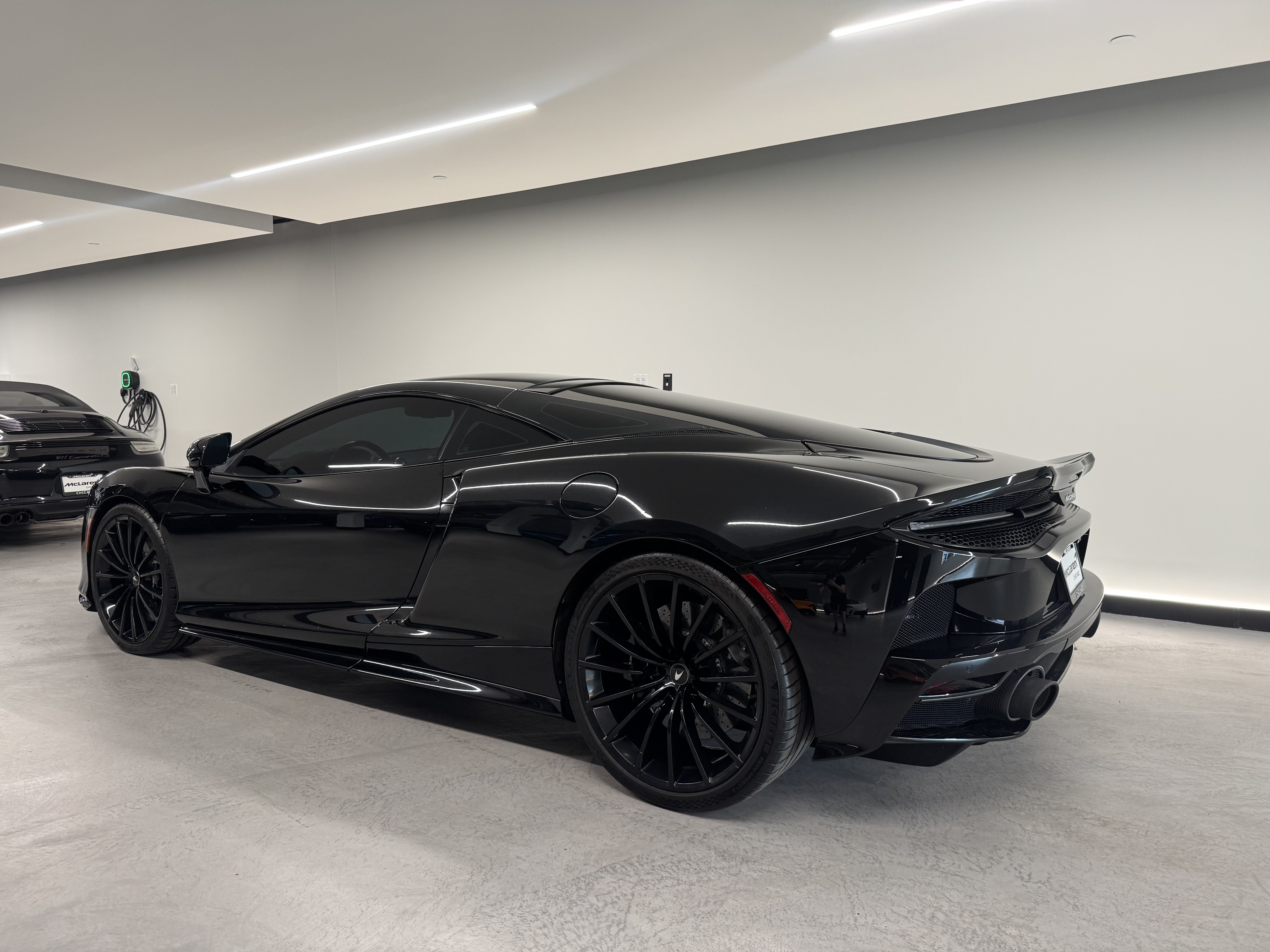Used 2022 McLaren GT RWD image 2