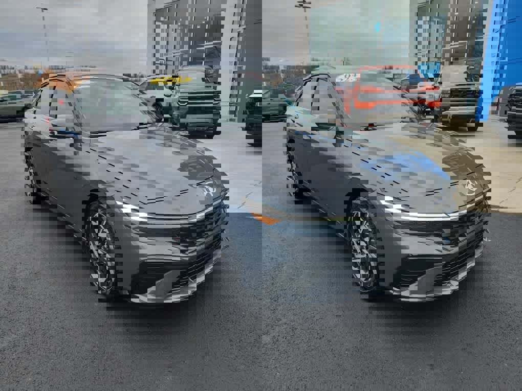 Used 2024 Hyundai Elantra SEL w/ Convenience Package image 8