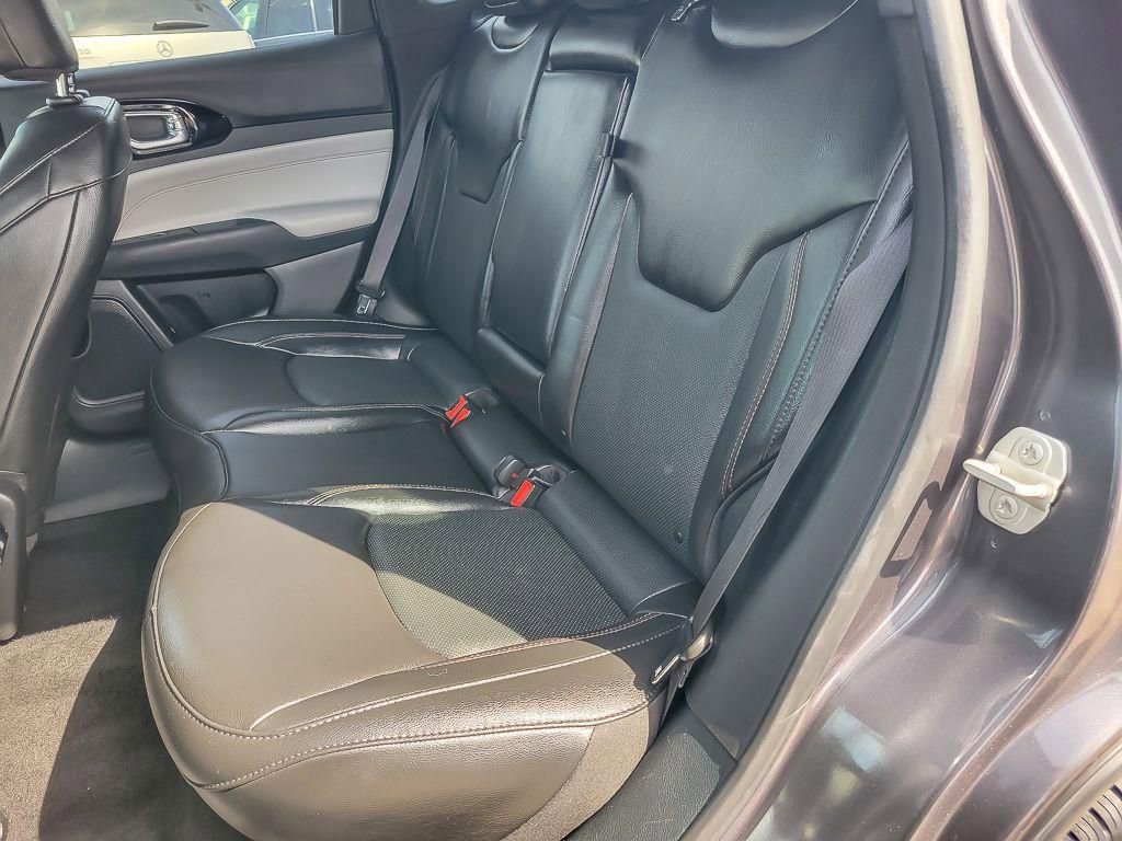 Used 2023 Jeep Compass Limited image 11