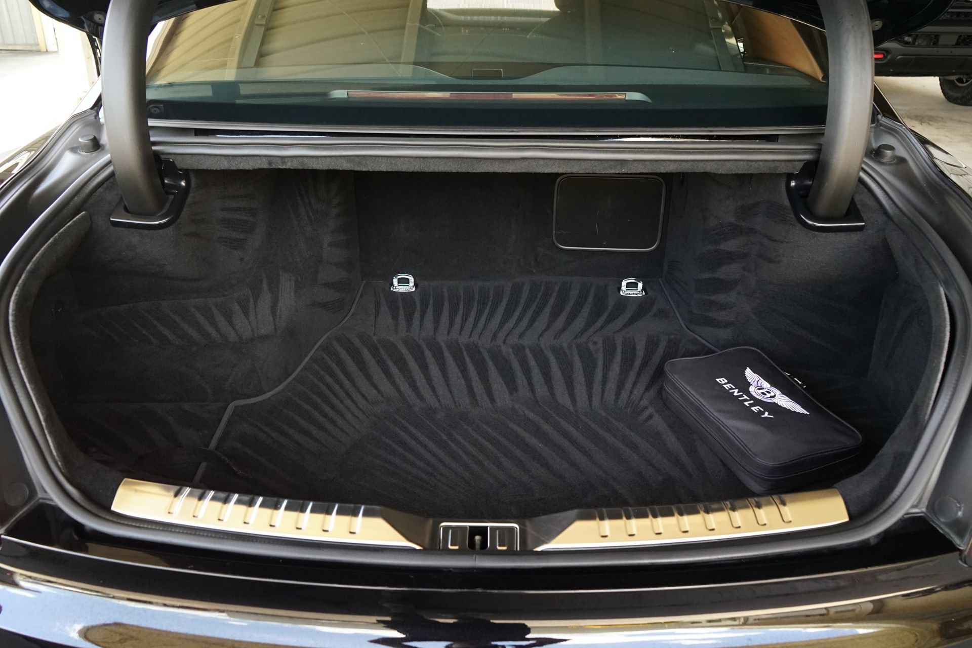 Used 2022 Bentley Flying Spur Plug-In Hybrid AWD/4WD image 33