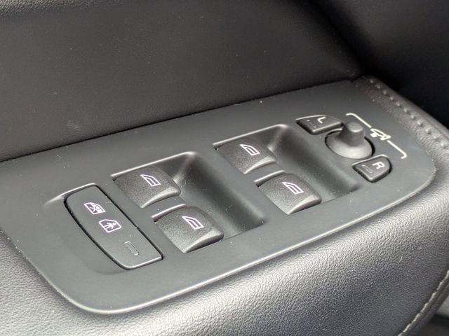 Used 2023 Volvo XC60 B5 Plus FWD image 27