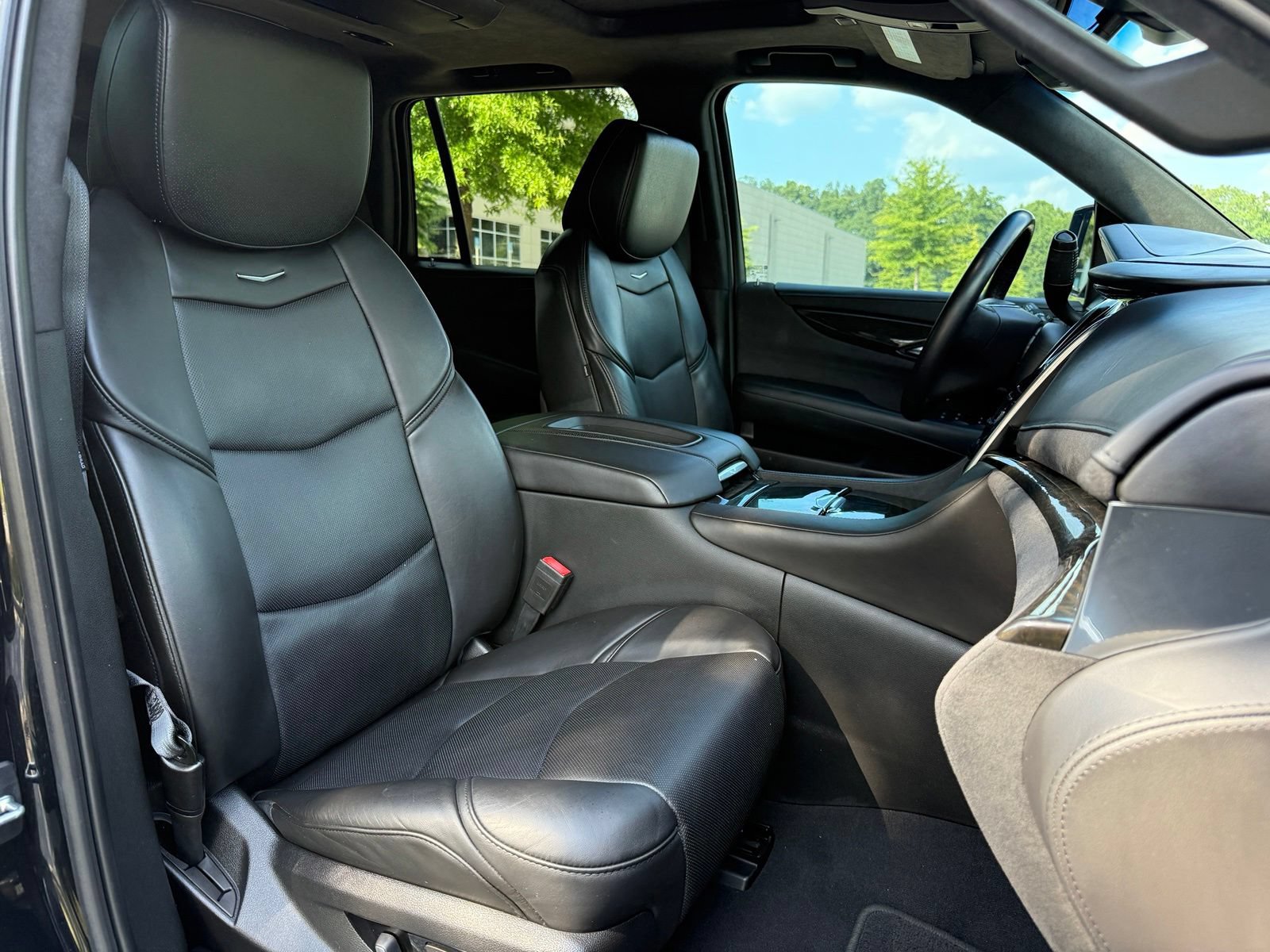 Used 2019 Cadillac Escalade Platinum RWD image 37