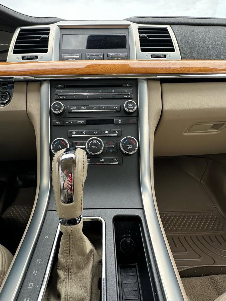 Used 2010 Lincoln MKS FWD image 29