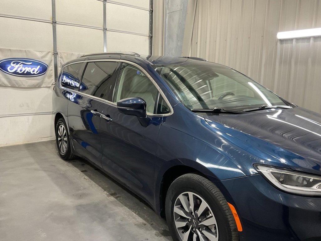 Used 2021 Chrysler Pacifica Touring-L image 4