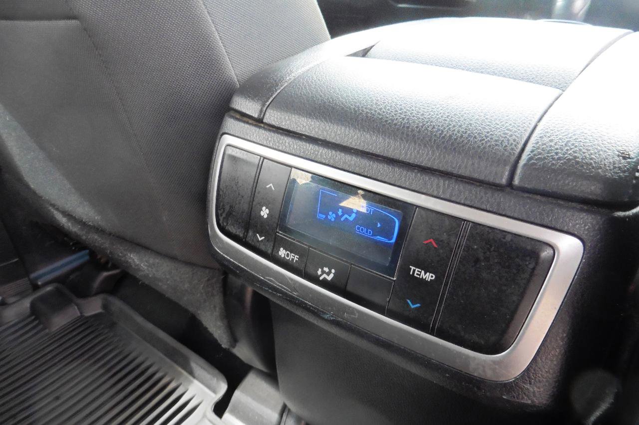 Used 2019 Toyota Highlander LE w/ Protection Package #3 AWD/4WD image 15