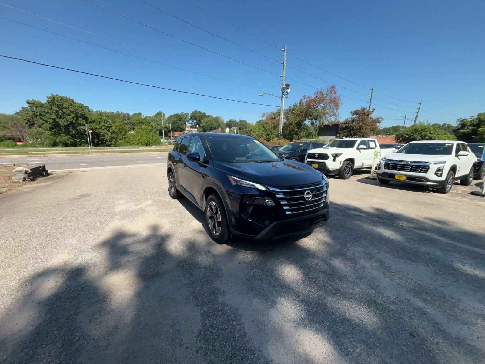 Used 2025 Nissan Rogue SV FWD image 3
