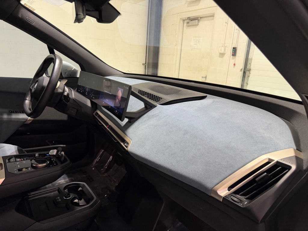 Used 2023 BMW iX xDrive50 w/ Sport Package AWD/4WD image 46