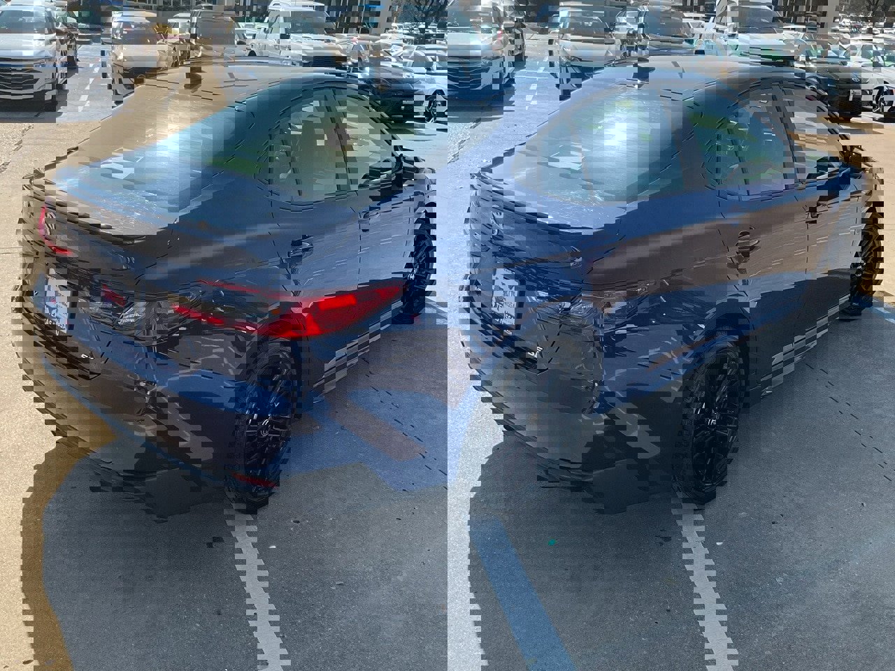 Used 2025 Toyota Camry SE image 5