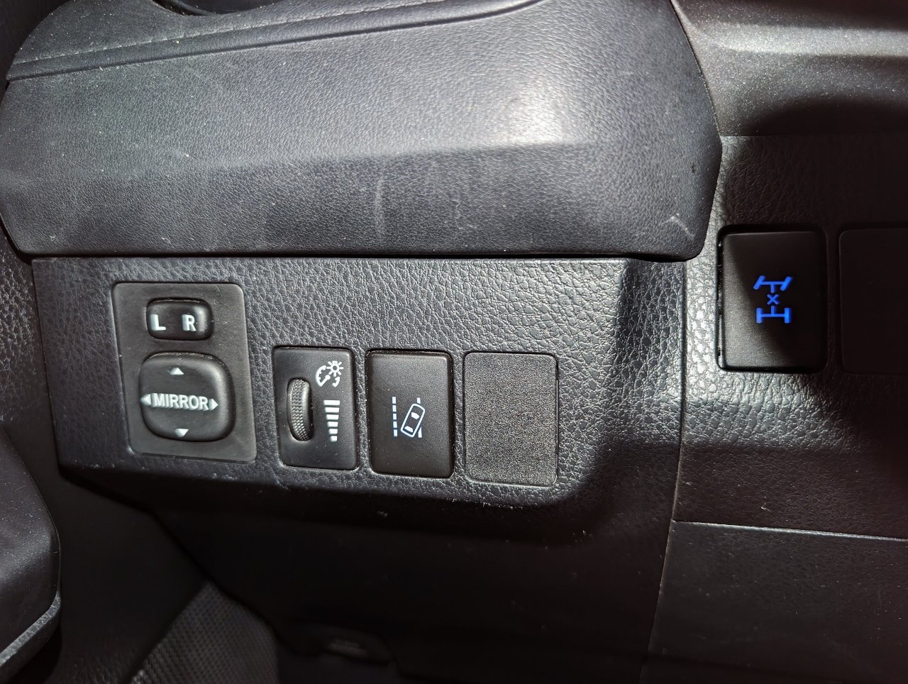 Used 2017 Toyota RAV4 LE w/ All Weather Liner Package AWD/4WD image 38