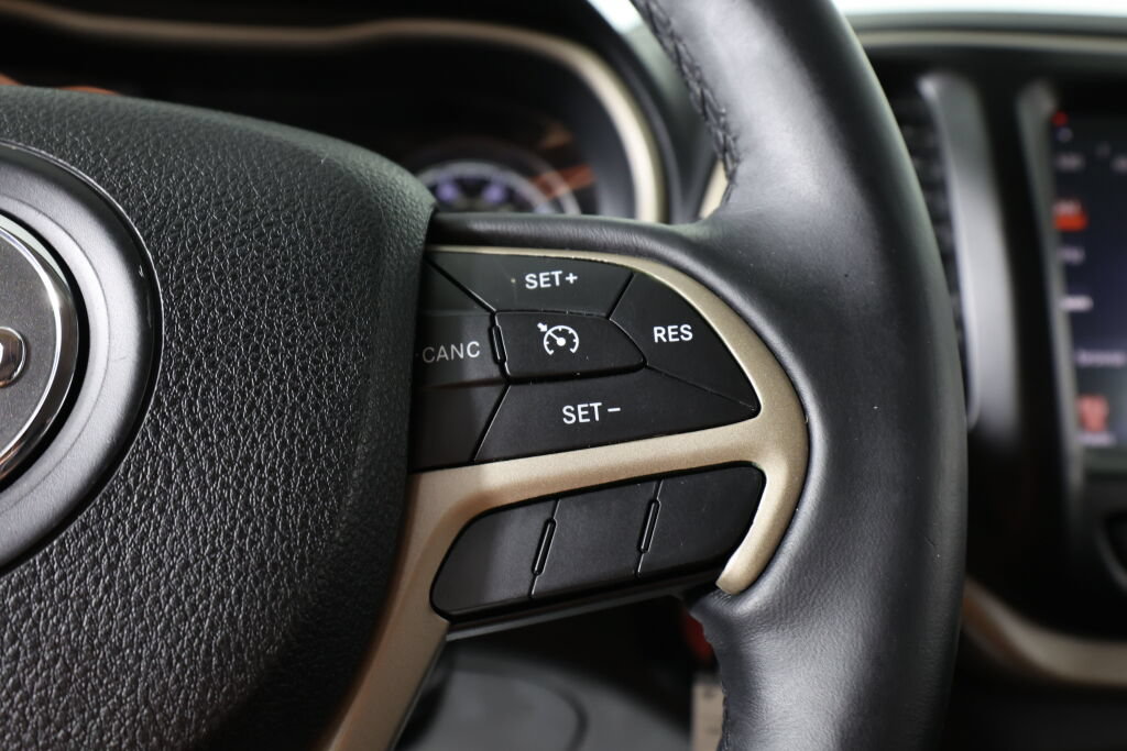 Used 2014 Jeep Cherokee Latitude FWD image 33