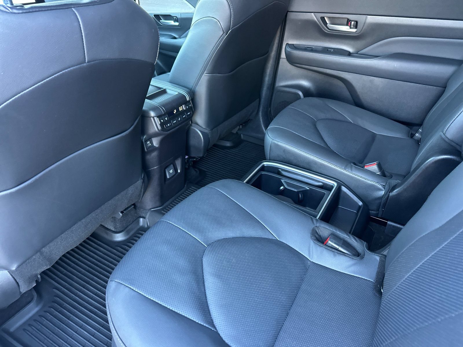 Used 2024 Toyota Grand Highlander AWD image 12