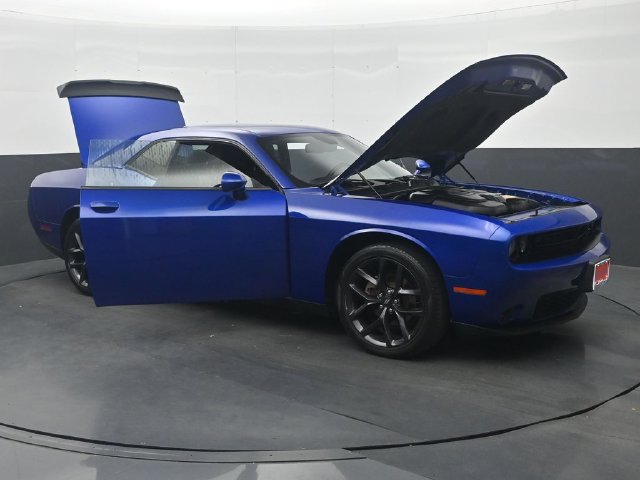Used 2021 Dodge Challenger SXT w/ Driver Convenience Group RWD image 33