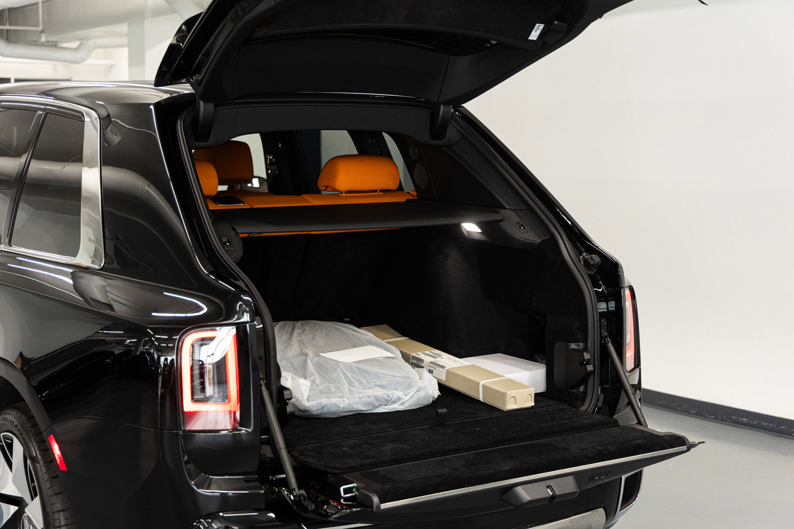 New 2026 Rolls-Royce Cullinan AWD/4WD image 21
