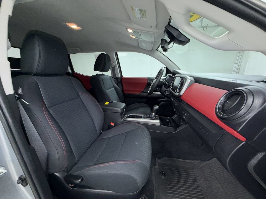 Certified 2022 Toyota Tacoma SR5 AWD/4WD image 14